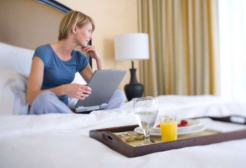 Отель Doubletree By Hilton Holland