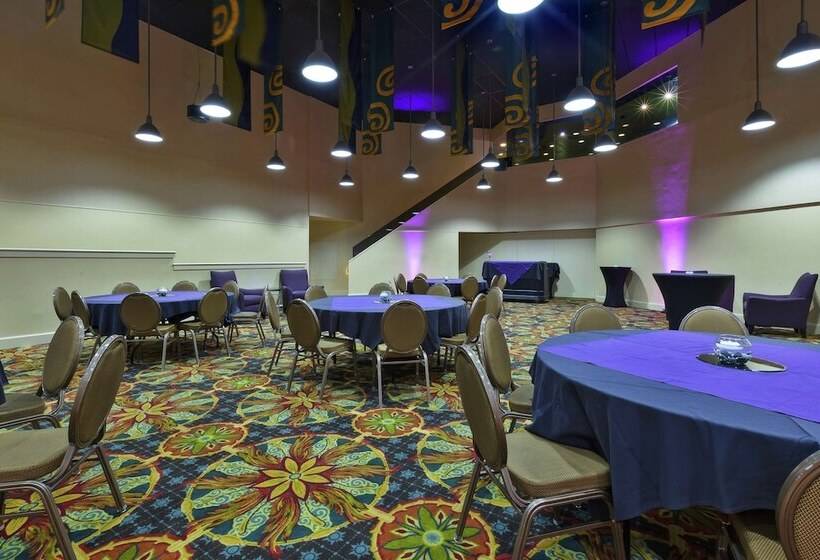 Отель Doubletree By Hilton Holland