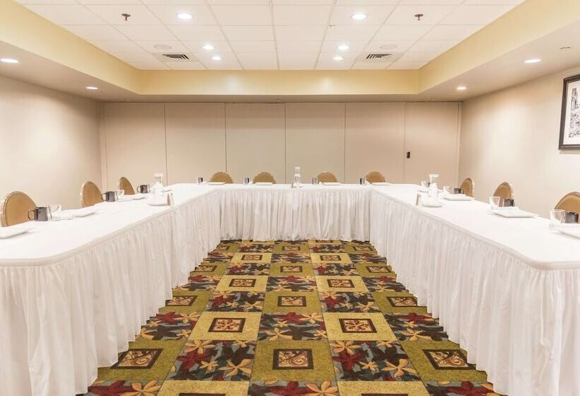 Отель Doubletree By Hilton Holland