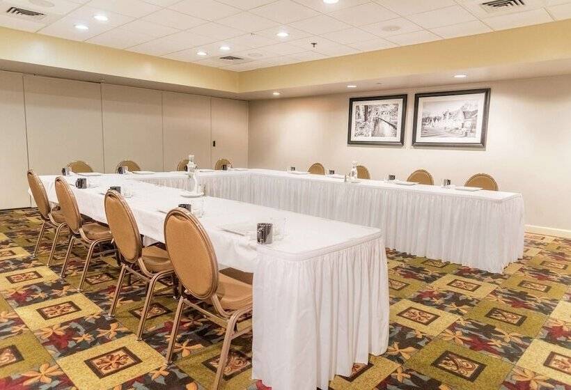 Отель Doubletree By Hilton Holland