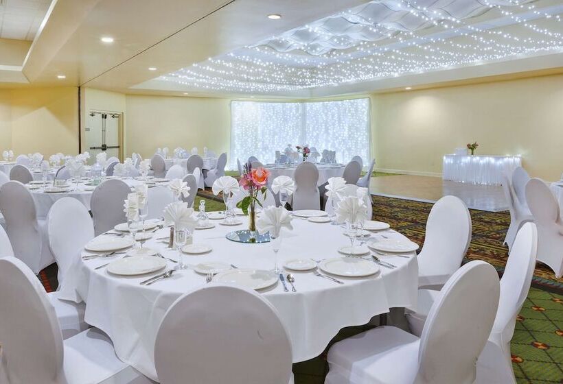 Отель Doubletree By Hilton Holland