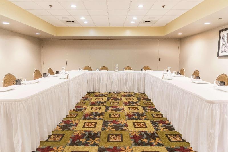 Отель Doubletree By Hilton Holland