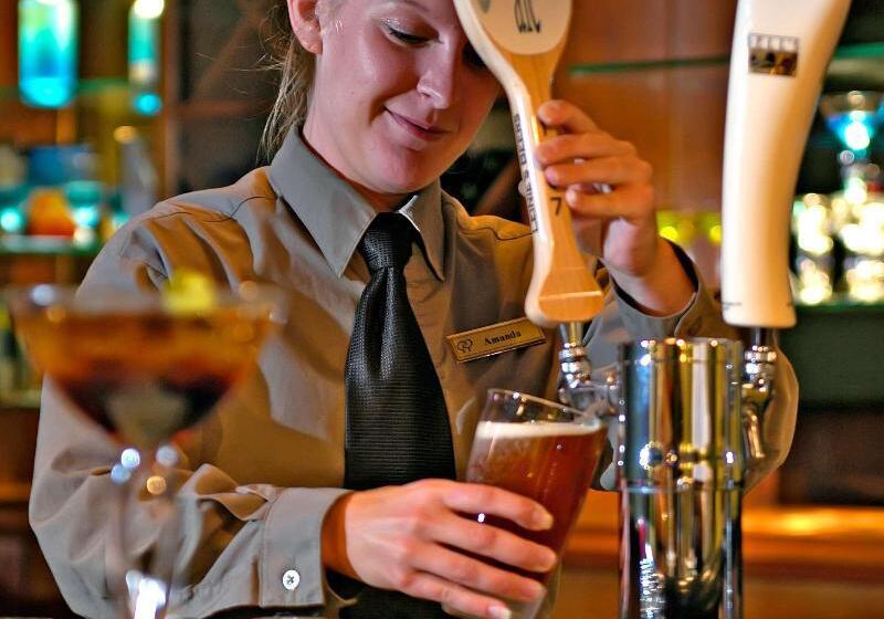 Отель Doubletree By Hilton Holland