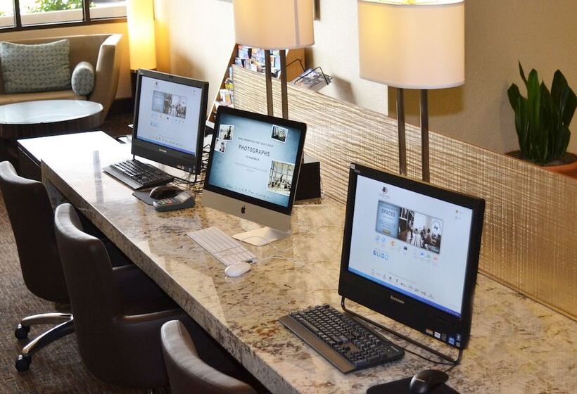 فندق Doubletree By Hilton Houston Hobby Airport