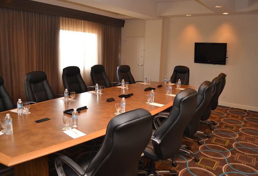 בית מלון כפרי Doubletree By Hilton Houston Hobby Airport