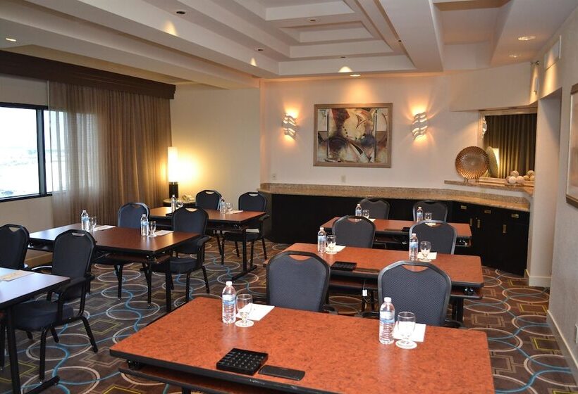 فندق Doubletree By Hilton Houston Hobby Airport