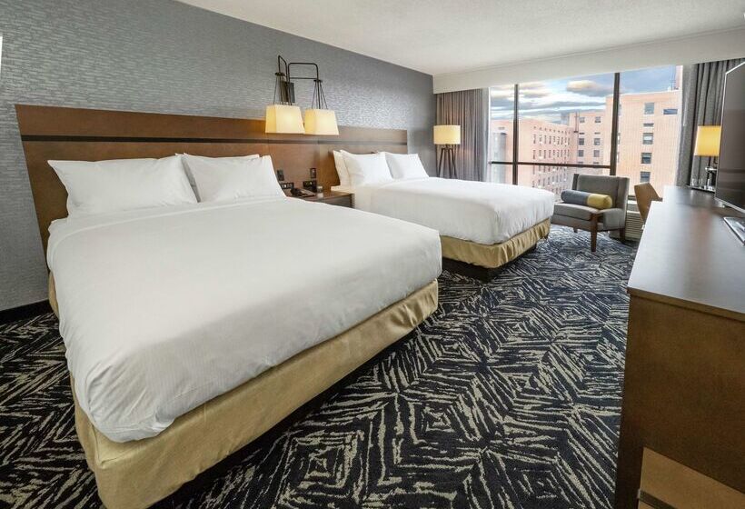 فندق Doubletree By Hilton Jamestown