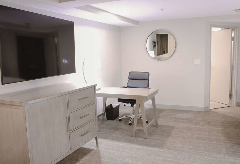 هتل Doubletree By Hilton Phoenix Mesa