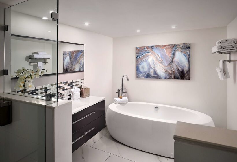 Doubletree By Hilton Grand Hotel Biscayne Bay