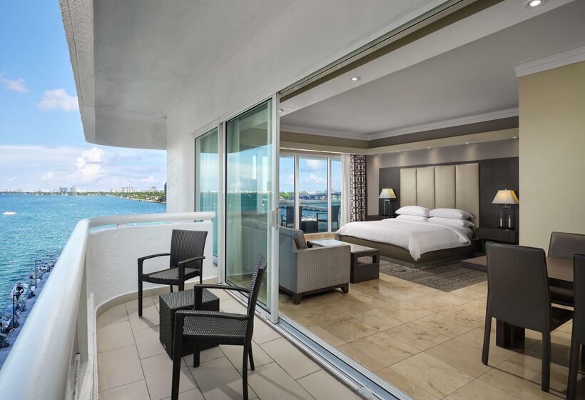 Doubletree By Hilton Grand Hotel Biscayne Bay