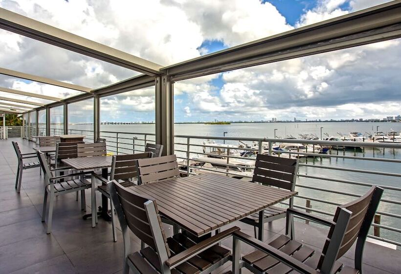 Doubletree By Hilton Grand Hotel Biscayne Bay