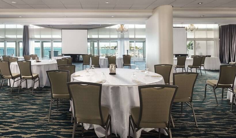 Doubletree By Hilton Grand Hotel Biscayne Bay