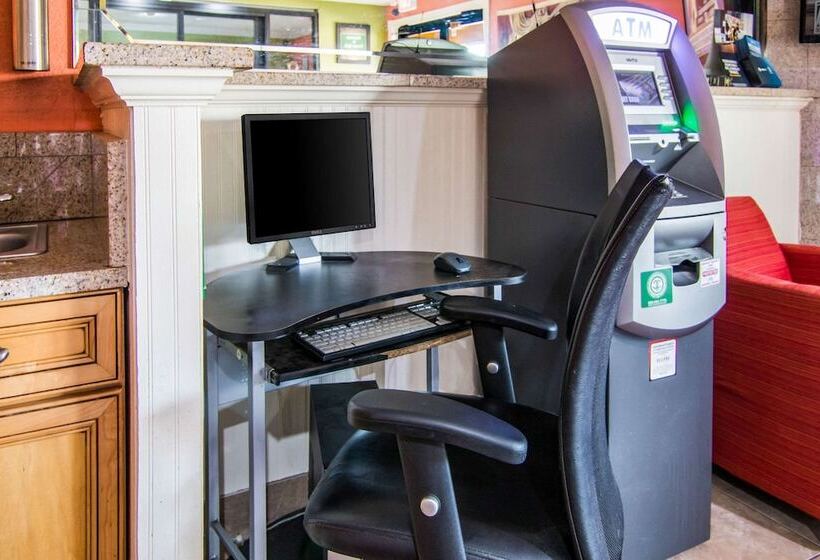 هتل Econo Lodge Atlanta Airport East