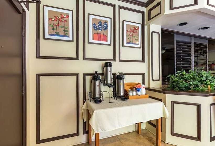 בית מלון כפרי Econo Lodge