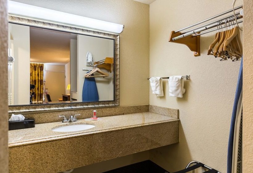 בית מלון כפרי Econo Lodge