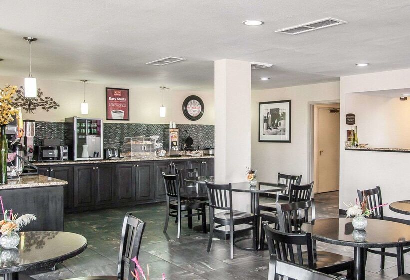 فندق Econo Lodge Inn And Suites   Jackson