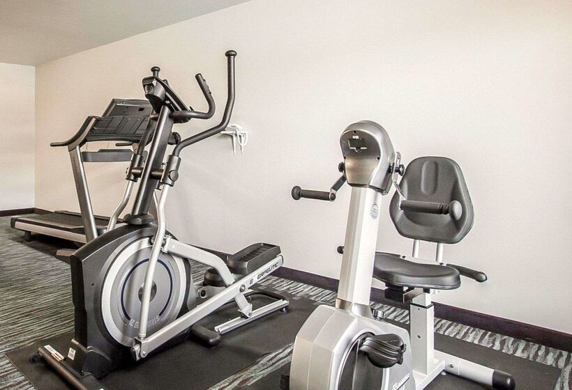 فندق Econo Lodge Inn And Suites   Jackson