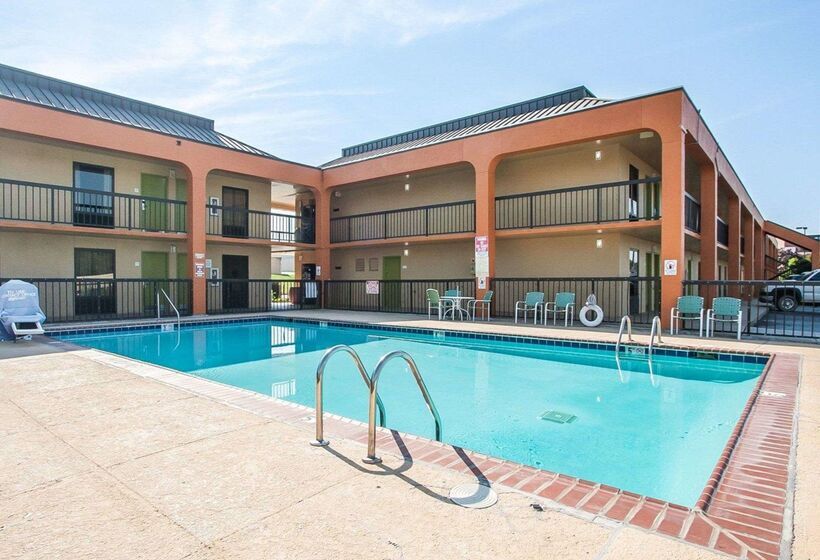 فندق Econo Lodge Inn And Suites   Jackson