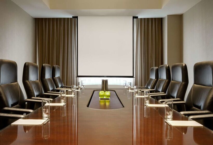 هتل Embassy Suites By Hilton Boston Waltham