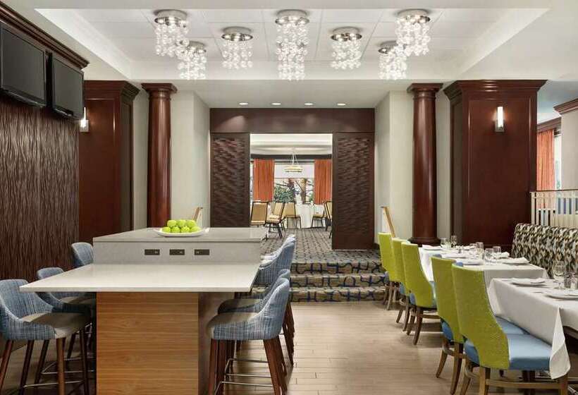 هتل Embassy Suites By Hilton Boston Waltham