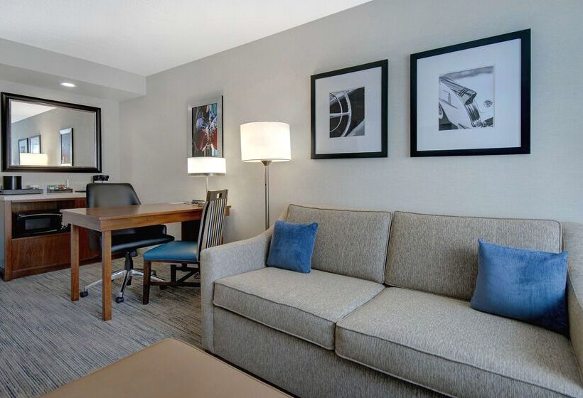 فندق Embassy Suites By Hilton Detroit Metro Airport