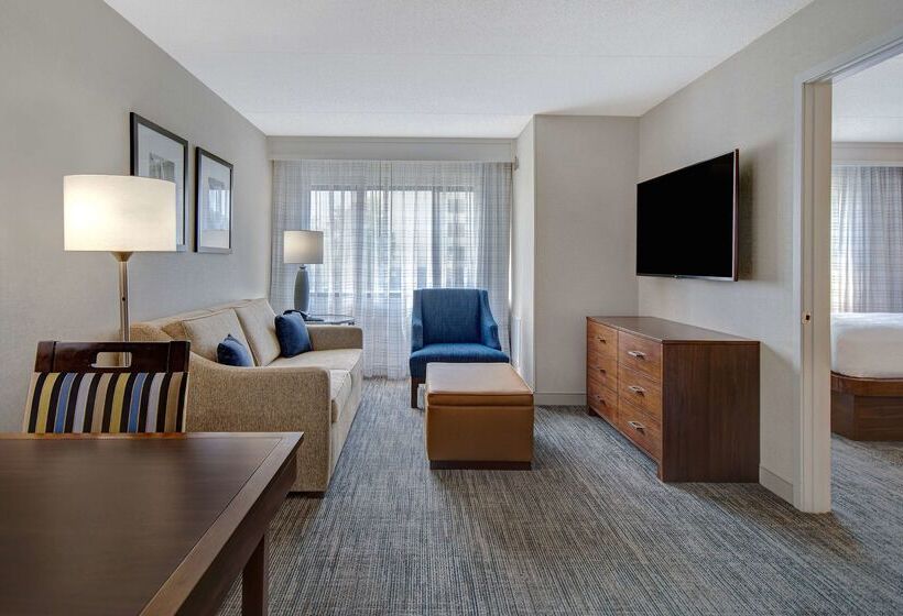 فندق Embassy Suites By Hilton Detroit Metro Airport