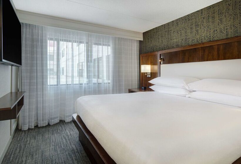 فندق Embassy Suites By Hilton Detroit Metro Airport