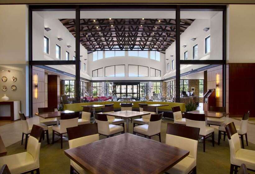 فندق Embassy Suites By Hilton Detroit Metro Airport