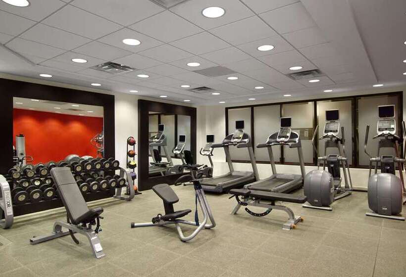 فندق Embassy Suites By Hilton Detroit Metro Airport