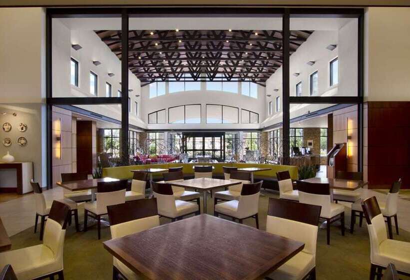 فندق Embassy Suites By Hilton Detroit Metro Airport