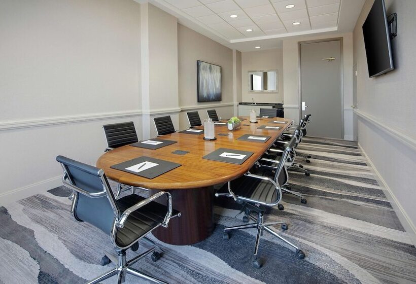 호텔 Embassy Suites By Hilton Detroit Troy Auburn Hills