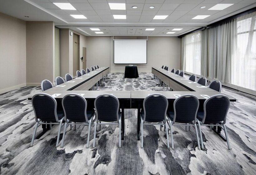 호텔 Embassy Suites By Hilton Detroit Troy Auburn Hills