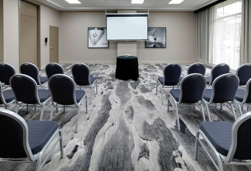 호텔 Embassy Suites By Hilton Detroit Troy Auburn Hills