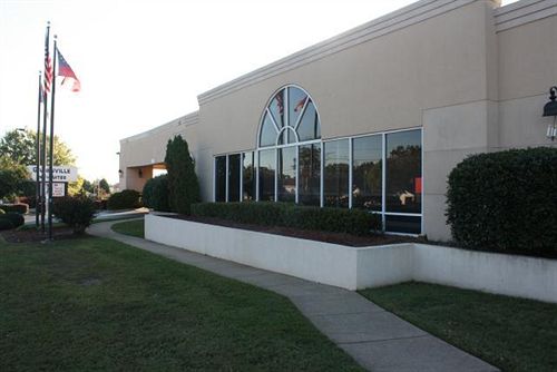 בית מלון כפרי Gainesville Inn & Suites