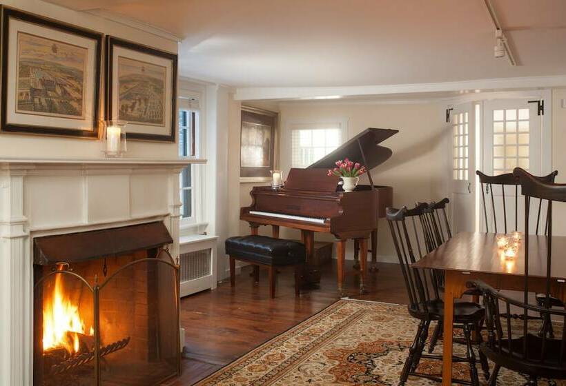 בית מלון כפרי Garden Gables Inn