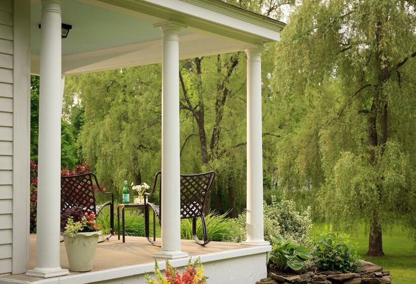 בית מלון כפרי Garden Gables Inn