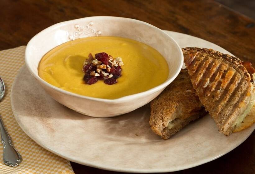 בית מלון כפרי Garden Gables Inn