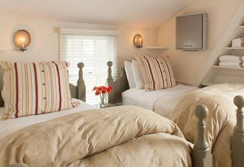 בית מלון כפרי Garden Gables Inn