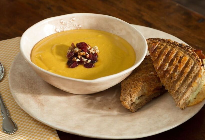 בית מלון כפרי Garden Gables Inn