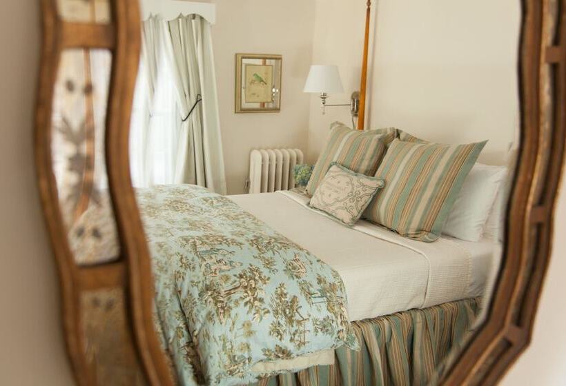 בית מלון כפרי Garden Gables Inn