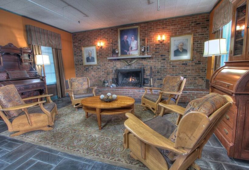 בית מלון כפרי Gatlinburg Inn