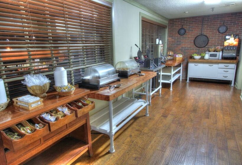 בית מלון כפרי Gatlinburg Inn