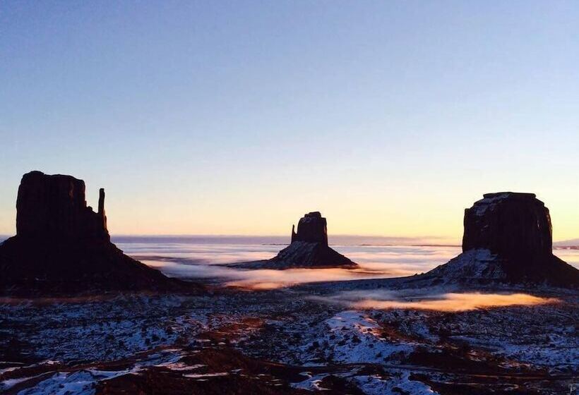 Отель Goulding's Lodge