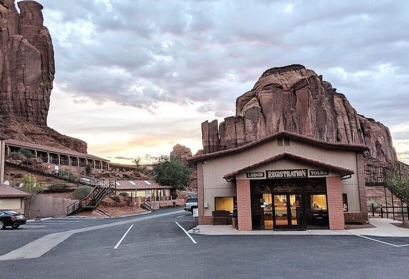 Отель Goulding's Lodge