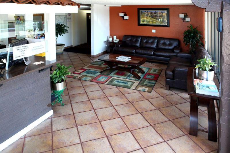 Отель Granada Inn