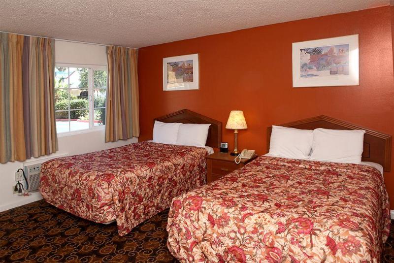 Отель Granada Inn