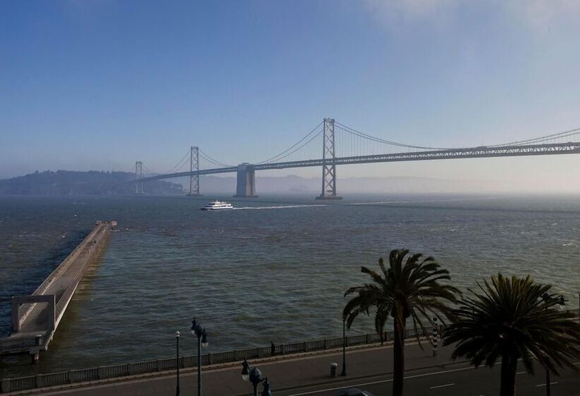 בית מלון כפרי Griffon