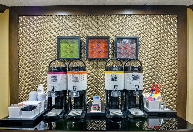 בית מלון כפרי Hampton Inn Albanywolf Road