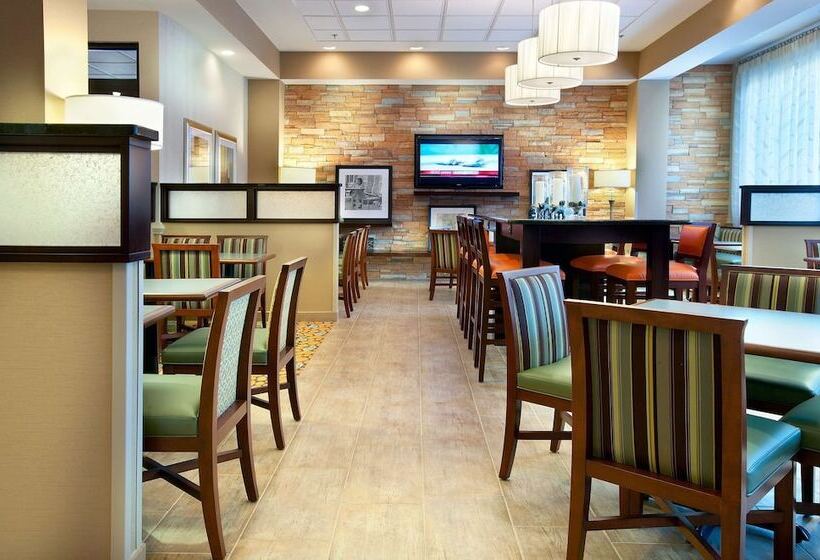 هتل Hampton Inn Alexandria/pentagon South