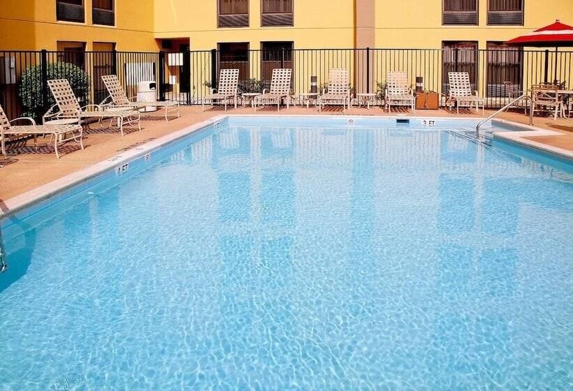 هتل Hampton Inn Alexandria/pentagon South